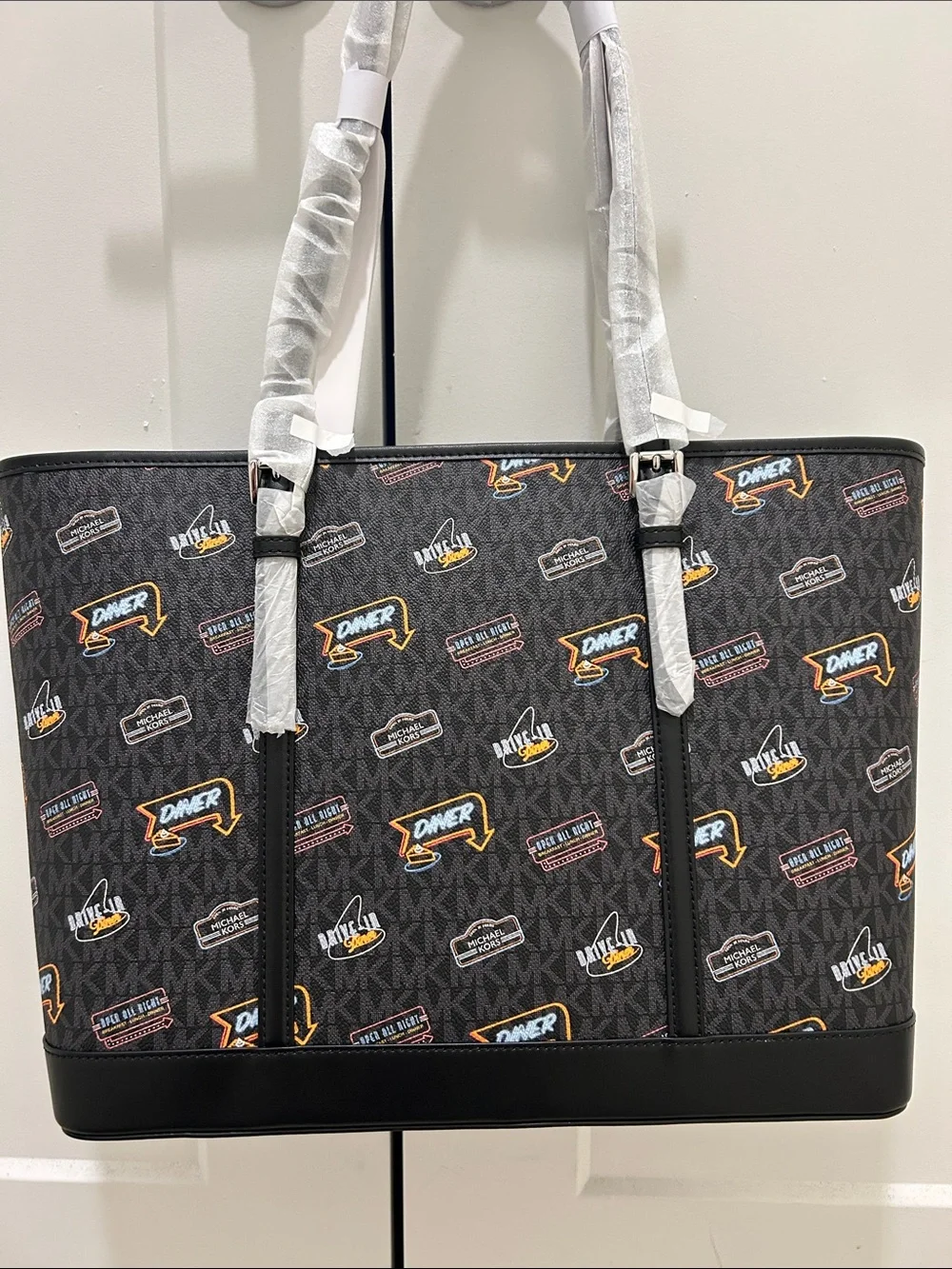Michael Kors (NWT) Jet Set Large Printed Signature Logo Tote Bag